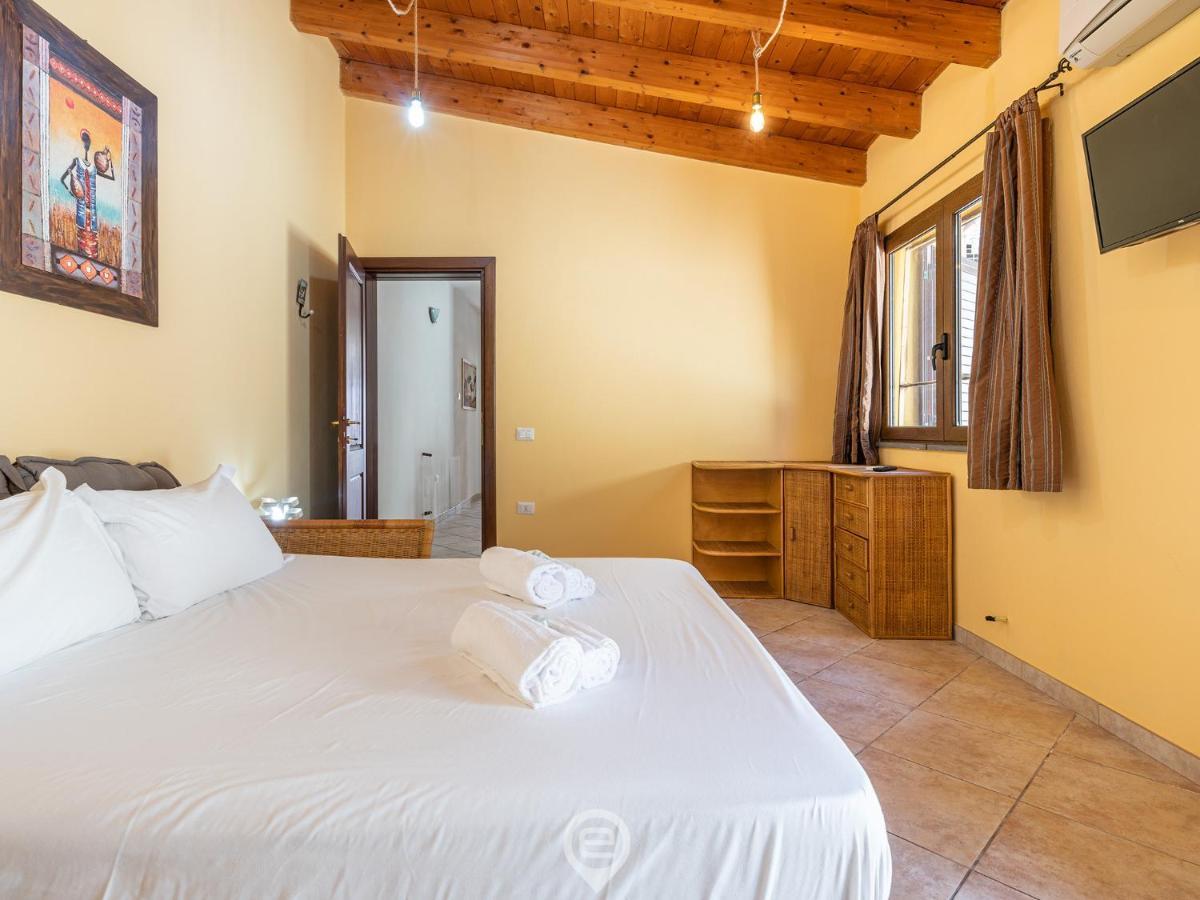 Lidia'S House Apartment Oristano Bagian luar foto